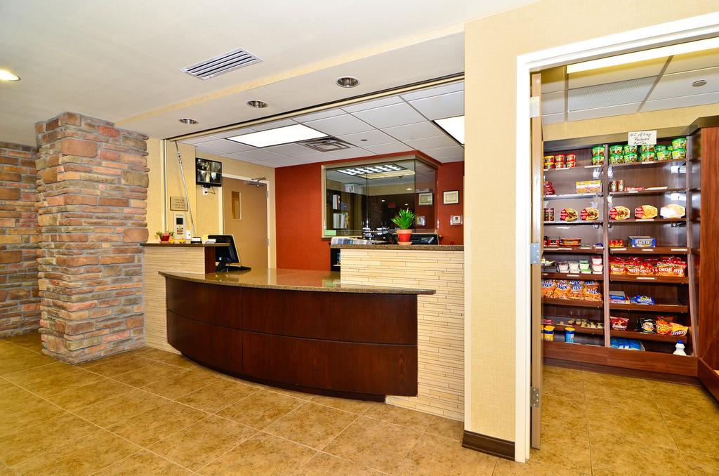 Hawthorn Suites By Wyndham Віллістон Екстер'єр фото